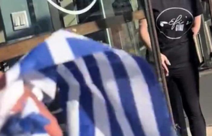 “¡Palestina libre!”: un TikToker se equivoca y arranca las banderas blanquiazules de un…restaurante griego