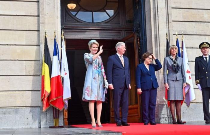 La reina Matilde iluminó París: descubre los looks icónicos que lució nuestra soberana