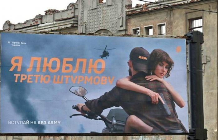 Carteles glamorosos: Ucrania intenta hacer que su ejército sea “sexy”