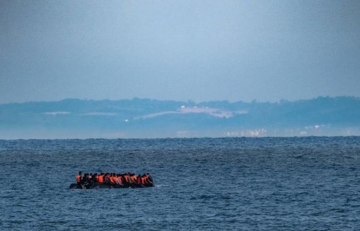 Bebé muere al hundirse barco ilegal