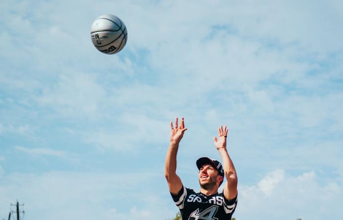 Merchandising – El equipo Alpine F1 colabora con New Era y los San Antonio Spurs