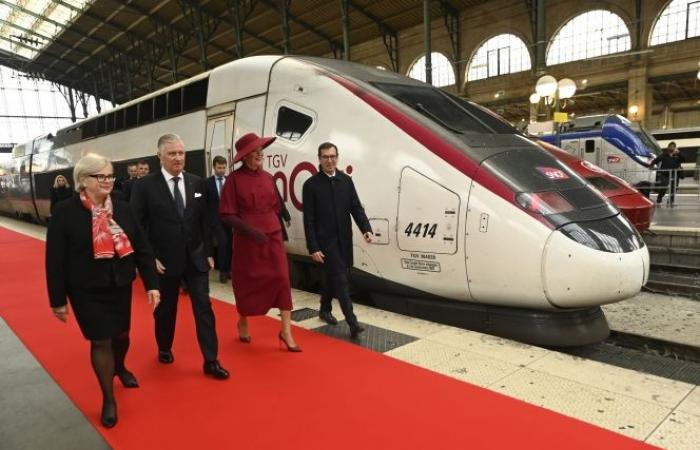 La reina Matilde iluminó París: descubre los looks icónicos que lució nuestra soberana