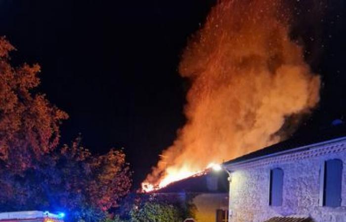 Un violento incendio arrasa una vivienda en Astaffort