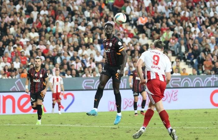 Galatasaray ganó de manera diferente fuera de Antalyaspor y batió el récord de la Superliga