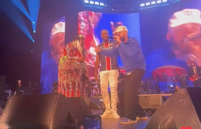 Impresionados por su estilo libre, The Fugees invitan al rapero Oli al escenario de París