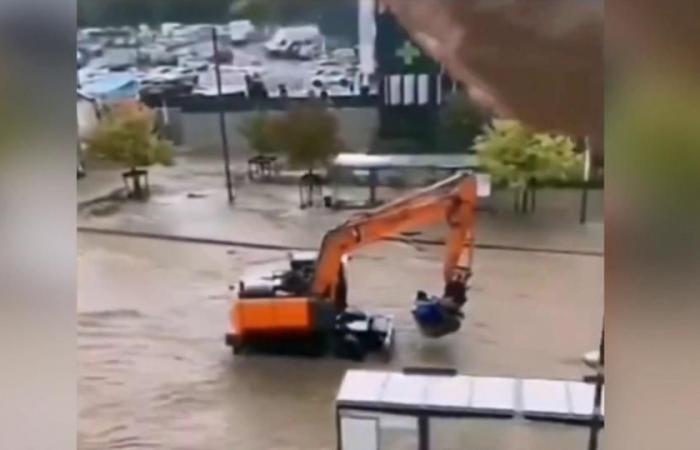 Un gendarme salva con una excavadora a una mujer atrapada en Ardéchoise (vídeo)