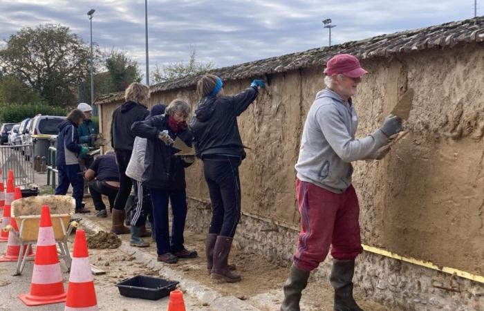 En este pueblo de Eure, los vecinos ayudan a restaurar una antigua muralla