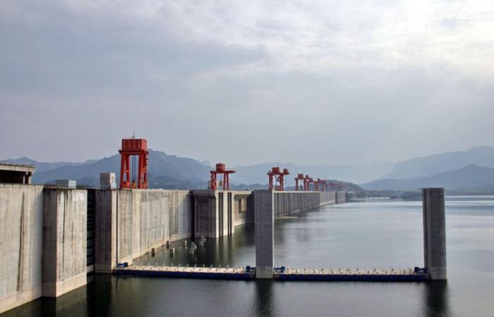 La masa de 40 mil millones de toneladas acumulada por esta construcción habría frenado la rotación de la Tierra en 0,06 microsegundos.