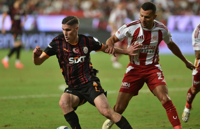 Galatasaray ganó de manera diferente fuera de Antalyaspor y batió el récord de la Superliga