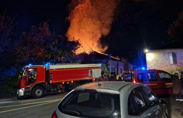 Un violento incendio arrasa una vivienda en Astaffort