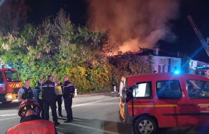 Un violento incendio arrasa una vivienda en Astaffort