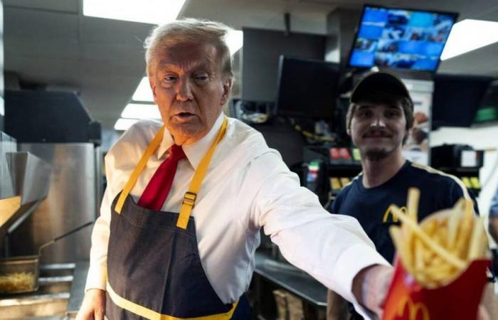 Trump interpreta a un empleado de McDonald’s en la operación Harris