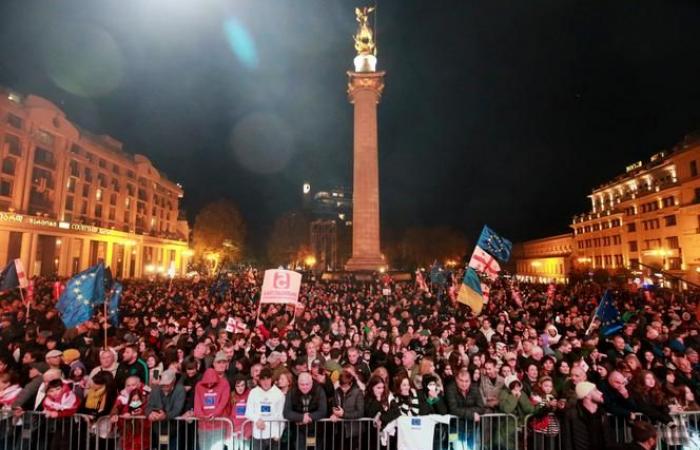 En Georgia, decenas de miles de manifestantes proeuropeos en Tbilisi antes de las elecciones legislativas