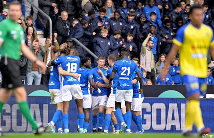 El líder Genk vence al STVV de 10 hombres en un espectacular partido de Limburgo con 5 goles y 2 tarjetas rojas