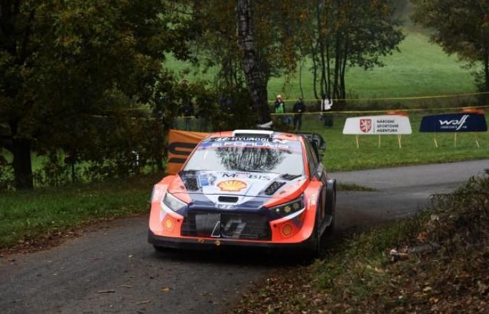 Ott Tänak gana el Rally de Europa Central por delante de Elfyn Evans y Thierry Neuville, que se mantiene líder