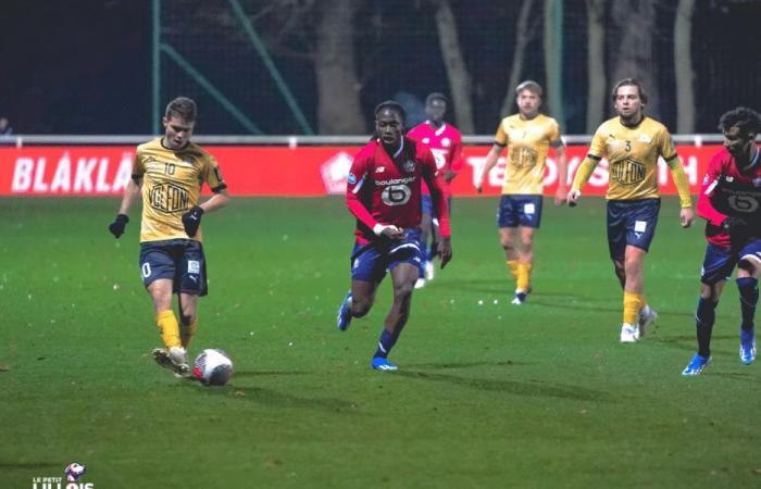 Trévis Dago (LOSC) encuentra la escuadra para su segundo gol en la Ligue 2