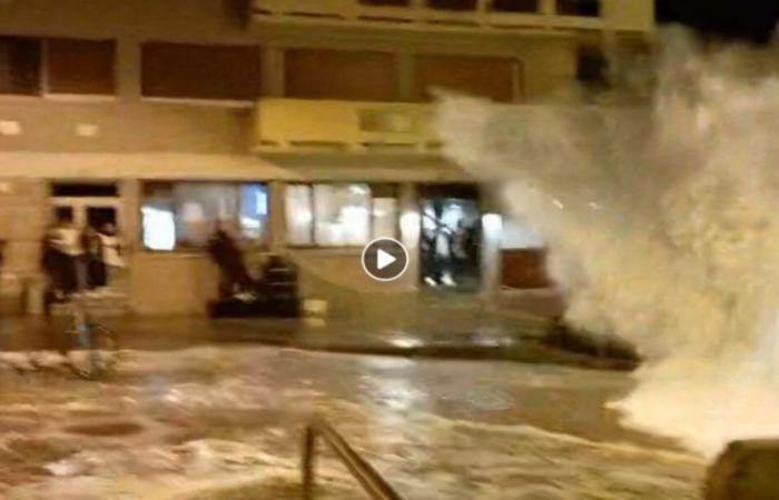 VIDEO. Una ola arrastra a los espectadores durante la marea alta en Saint-Malo