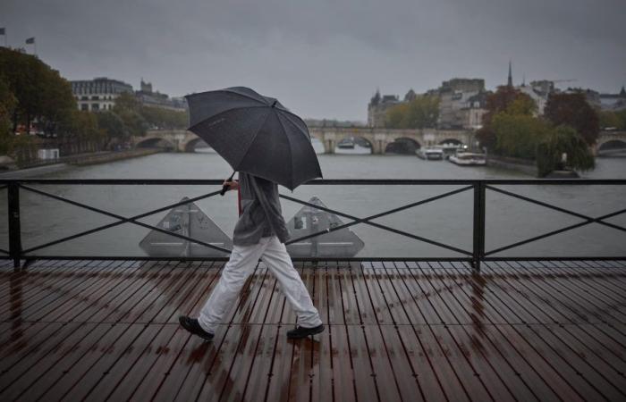 Niebla, viento, chubascos “frecuentes” en el noroeste… El pronóstico del tiempo promete lluvia este domingo