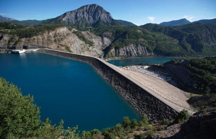 El nivel máximo del lago Serre-Ponçon está casi alcanzado, EDF abre las válvulas de la presa