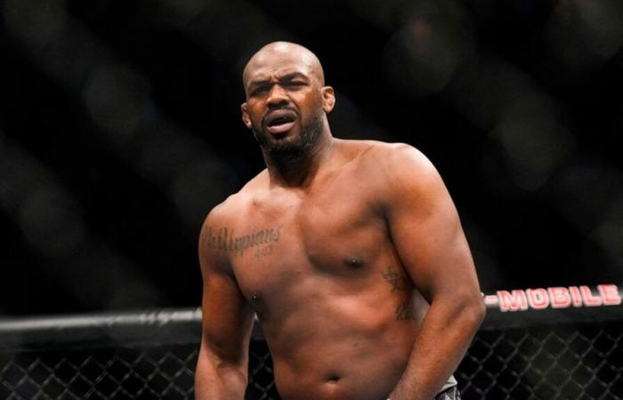 Jon Jones responde a la voz de un fan