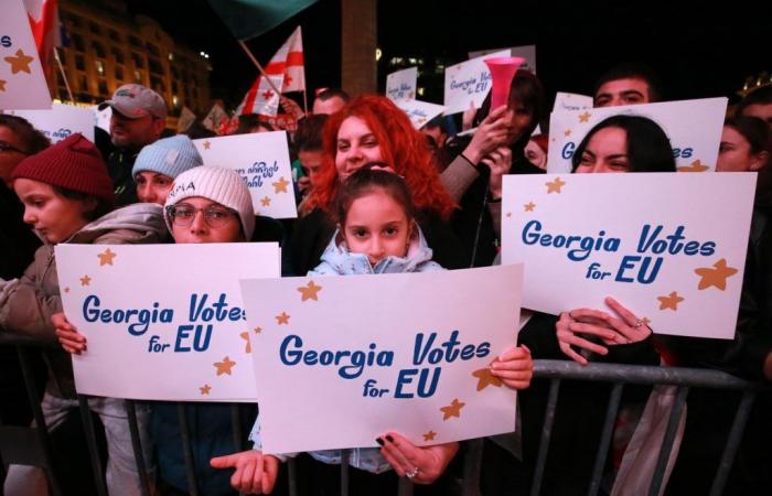 En Georgia, decenas de miles de manifestantes proeuropeos en Tbilisi antes de las elecciones legislativas