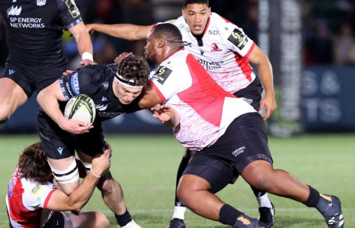 Una estrella del Top 14 quiere hacerse con Asenathi Ntlabakanye