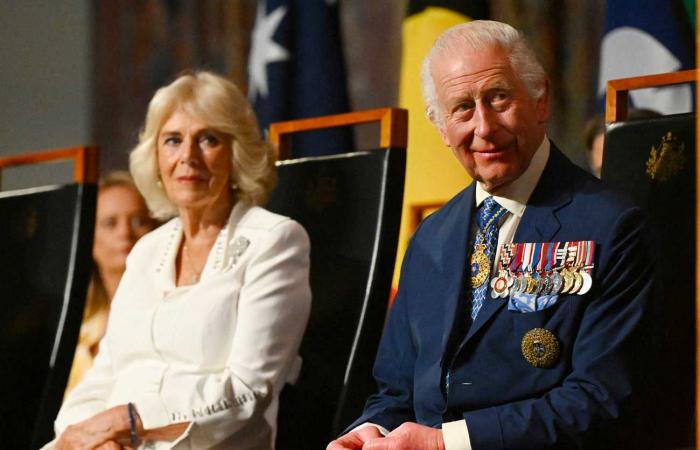 El rey Carlos III amenazado e insultado por un senador australiano evacuado por la fuerza del parlamento en Canberra