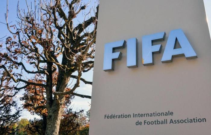 Más de 100 futbolistas escriben a la FIFA para denunciar un contrato con Arabia Saudita