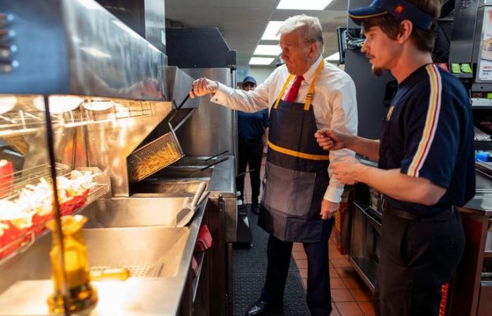 Para atacar a Kamala Harris, Donald Trump se presenta en un McDonald’s