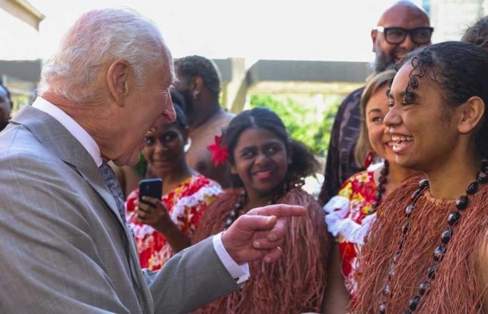 El rey Carlos III visita la Ópera de Sídney y se encuentra con los aborígenes