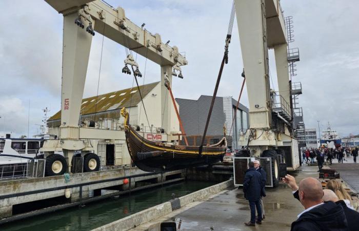 VIDEO. Tras un susto al botarse, el Drakkar de Vendée zarpó por primera vez