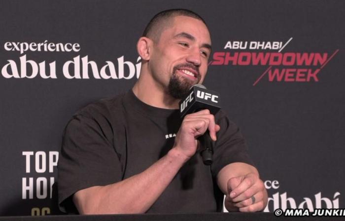 Khamzat Chimaev derrotó. Robert Whittaker en UFC 308: Las mejores fotos de Abu Dhabi