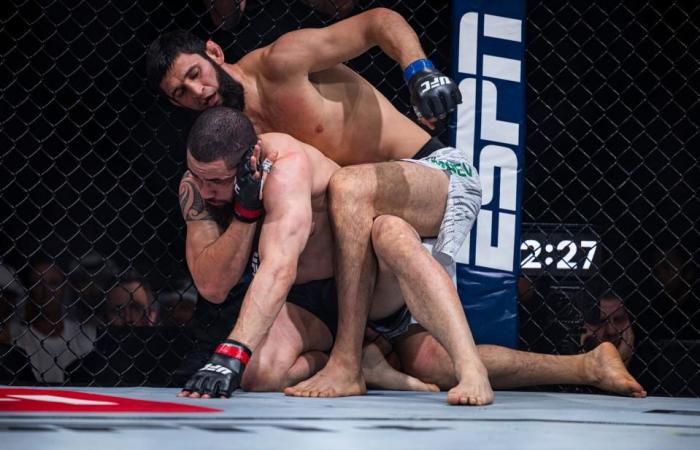 Khamzat Chimaev derrotó. Robert Whittaker en UFC 308: Las mejores fotos de Abu Dhabi