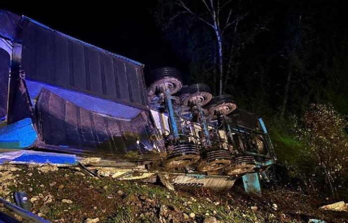 Un transportador de frutas se quedó estacionado en la A20 durante la noche, el tráfico interrumpido este sábado por la mañana en Brive