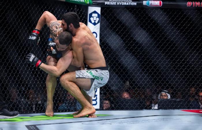 Khamzat Chimaev derrotó. Robert Whittaker en UFC 308: Las mejores fotos de Abu Dhabi