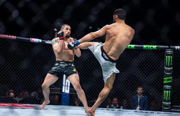 Khamzat Chimaev derrotó. Robert Whittaker en UFC 308: Las mejores fotos de Abu Dhabi