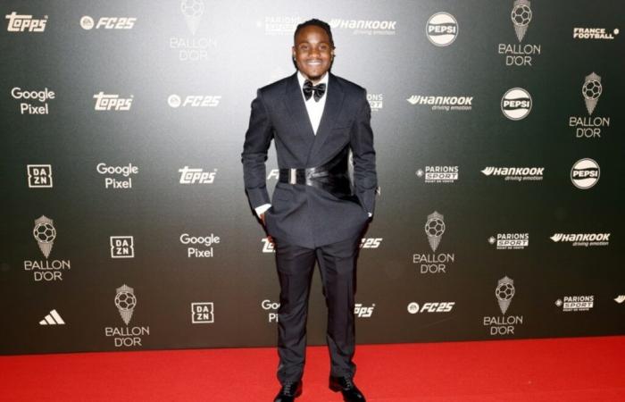 Vídeo: Lookman se ríe de los gritos de los fotógrafos del Balón de Oro – Football Italia