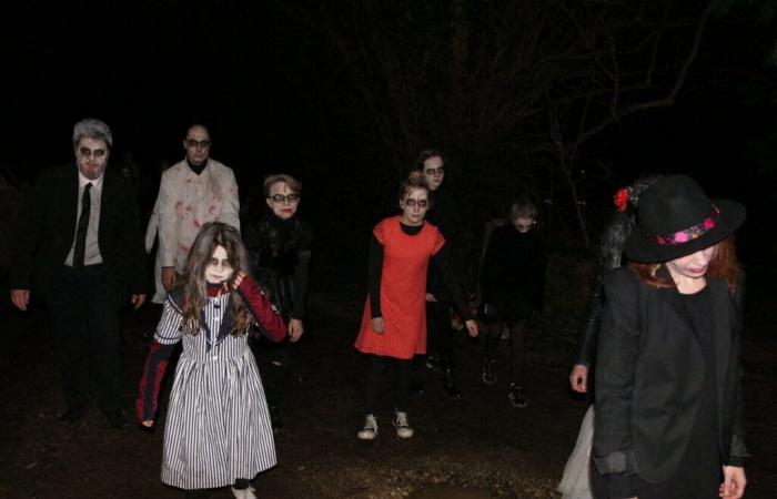 Los comerciantes de esta calle de Cahors organizan un flash mob gigante con zombies para Halloween