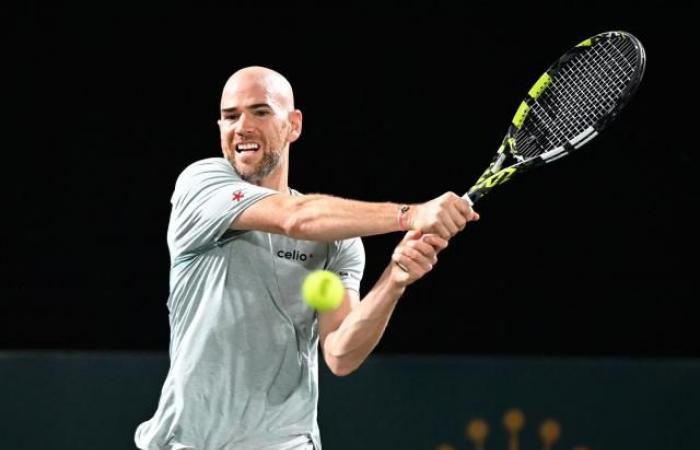 Adrian Mannarino se clasificó para los octavos de final del Rolex Paris Masters