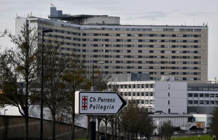 En el hospital universitario, una placa del techo se derrumbó sobre una joven que había dado a luz.