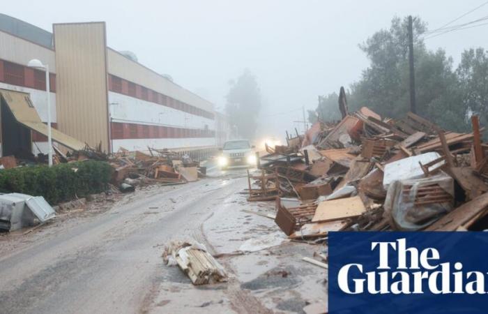 Se teme que al menos 64 personas hayan muerto tras lluvias torrenciales e inundaciones en España | España