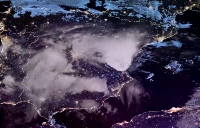 Una poderosa tormenta estacionaria en forma de V en el origen de la tragedia.