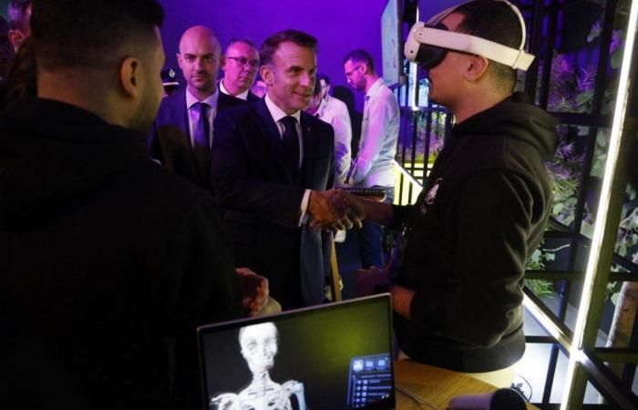 Macron intercambia en Rabat con jóvenes talentos marroquíes de los videojuegos y los deportes electrónicos