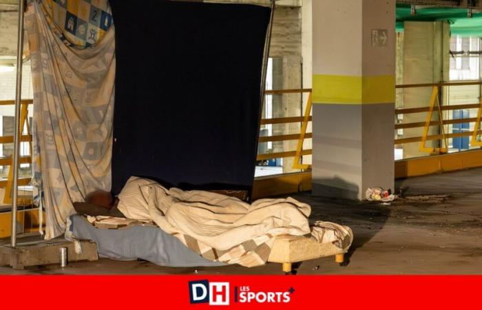 “Dos minutos para recoger sus pertenencias”: el campamento improvisado de una treintena de solicitantes de asilo evacuados en el Boulevard Pachéco