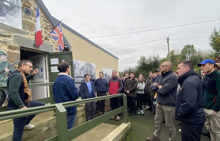 Los soldados británicos descubren la historia de este pueblo de Orne: una visita única