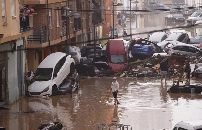 Violentas inundaciones matan al menos a 63 personas en España