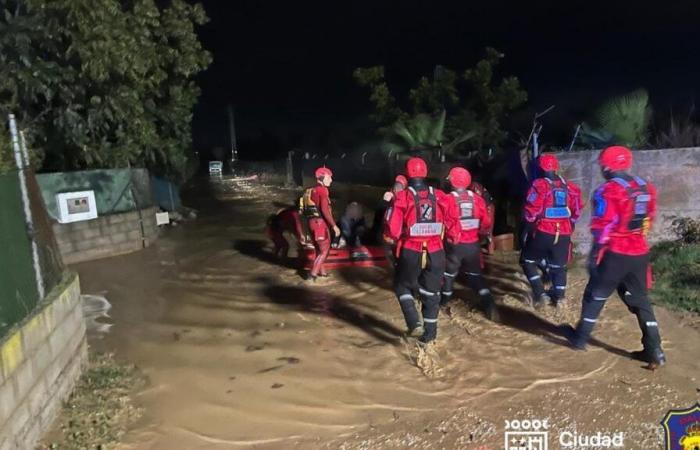 INUNDACIONES EN MÁLAGA I Evacuadas de madrugada 35 personas en Campanillas y Alhaurín de la Torre por la crecida del río Guadalhorce