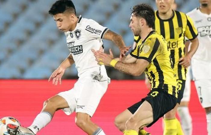 Botafogo pierde ante Peñarol en partido nervioso, pero pasa a la inédita final