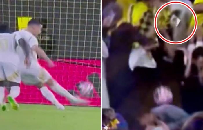 Cristiano Ronaldo rompe el teléfono de un joven aficionado con un penalti descarriado y lo envía al suelo