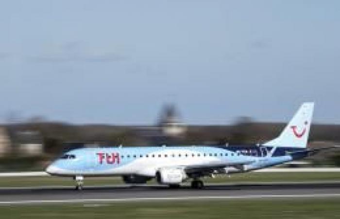 La angustia de la belga Yvette, varada en el aeropuerto por las mortíferas inundaciones que azotaron Valence